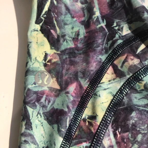 ! Lululemon Run: Inspire Crop II Full-On Luxtreme - Picture 4 of 5